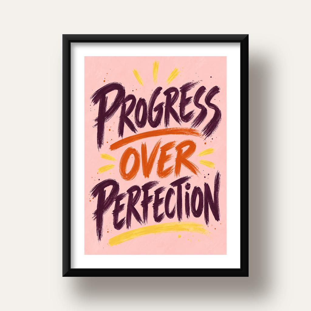 Progress Over Perfection İlham Verici Tipografi Poster — siyah derin çerçeveli paspartulu