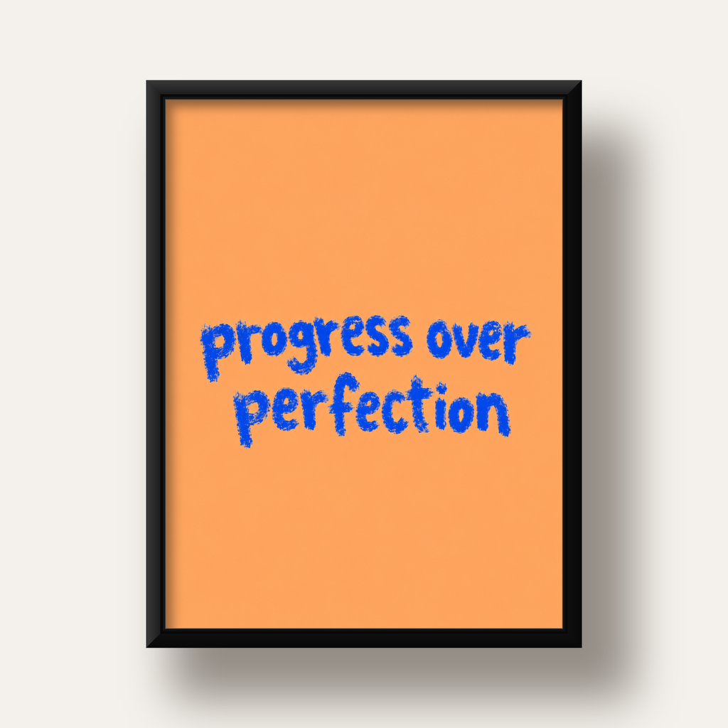 Progress Over Perfection Minimal Turuncu Poster — siyah derin çerçeveli