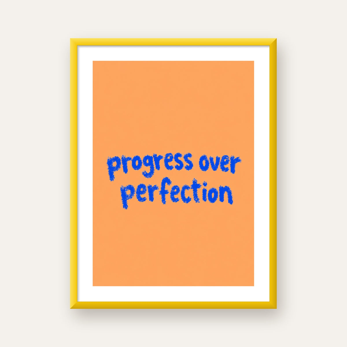 Progress Over Perfection Minimal Turuncu Poster — sarı çerçeveli paspartulu