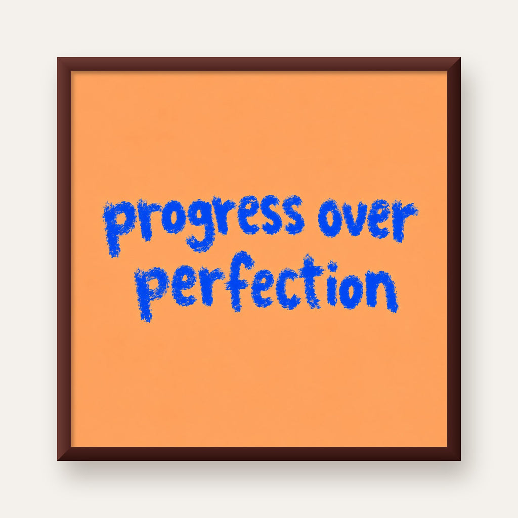 Progress Over Perfection Minimal Turuncu Poster — ceviz çerçeveli