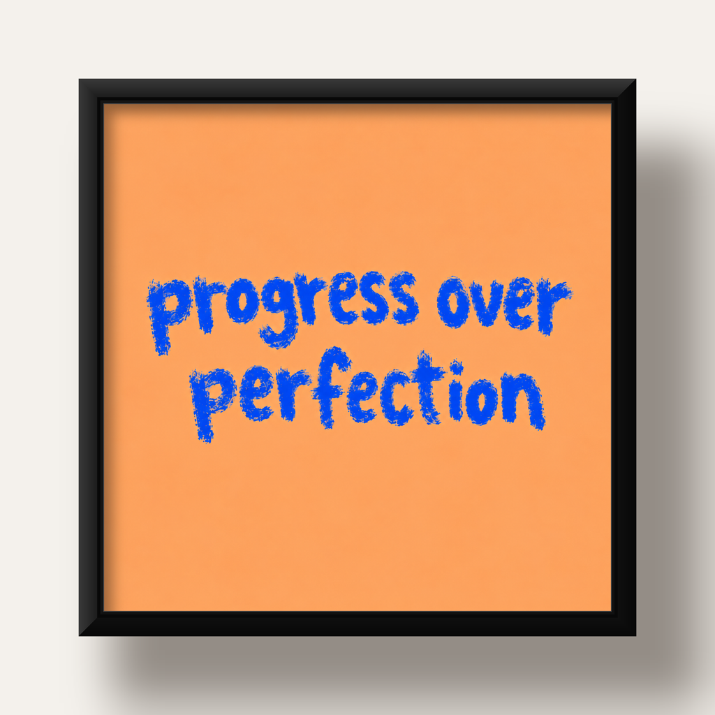 Progress Over Perfection Minimal Turuncu Poster — siyah derin çerçeveli