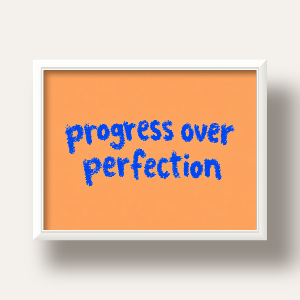 Progress Over Perfection Minimal Turuncu Poster — beyaz derin çerçeveli
