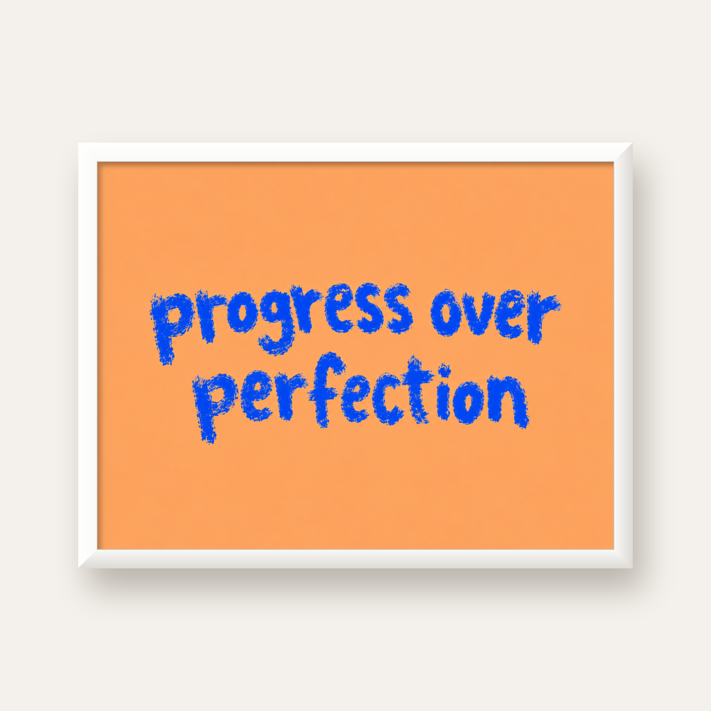 Progress Over Perfection Minimal Turuncu Poster — beyaz çerçeveli yatay poster