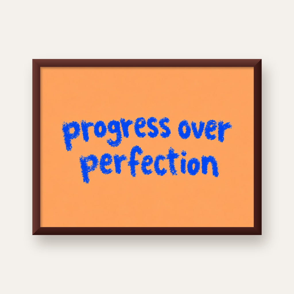 Progress Over Perfection Minimal Turuncu Poster — ceviz çerçeveli