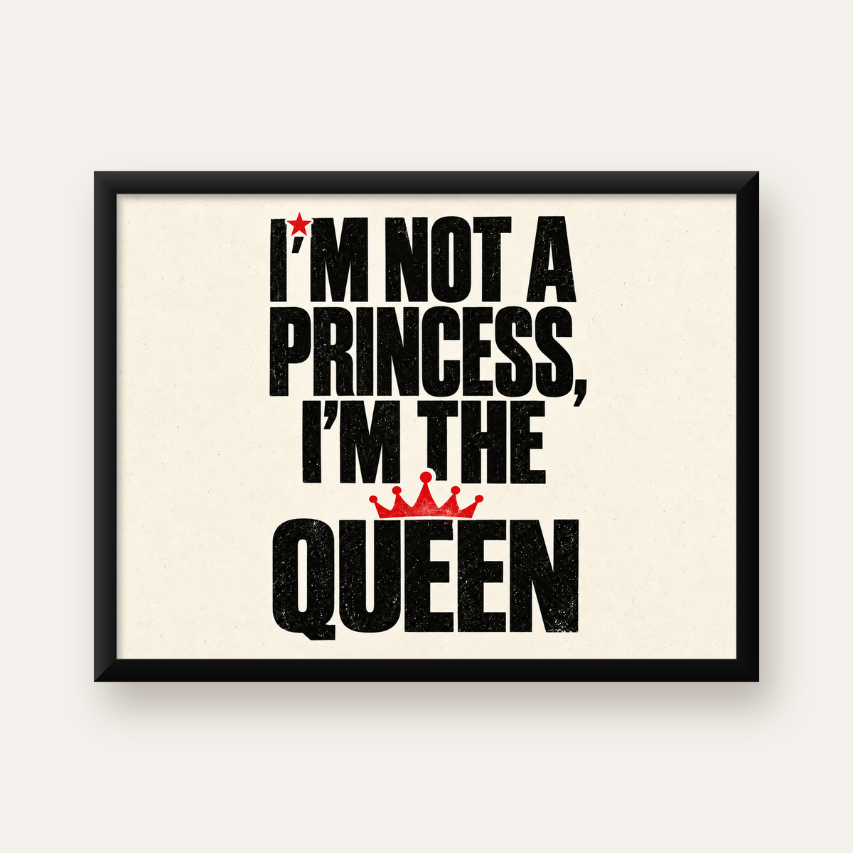 Feminist Tipografi Poster: I'm Not a Princess, I'm the Queen — Yatay baskı, düz siyah çerçeveli duvar posteri