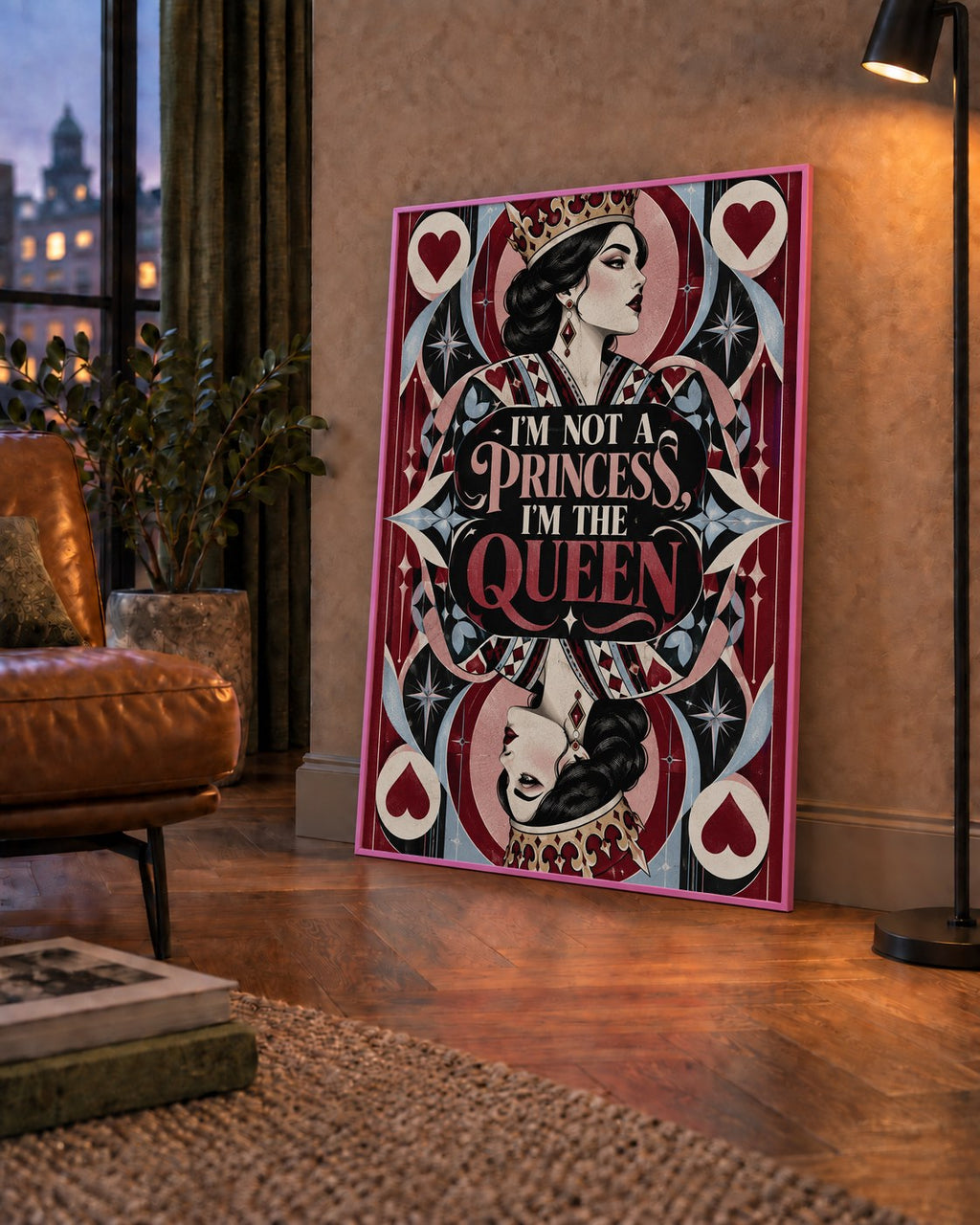 I'm Not a Princess — Kraliçe Kartı — çerçeveli hâliyle bir ev duvarında