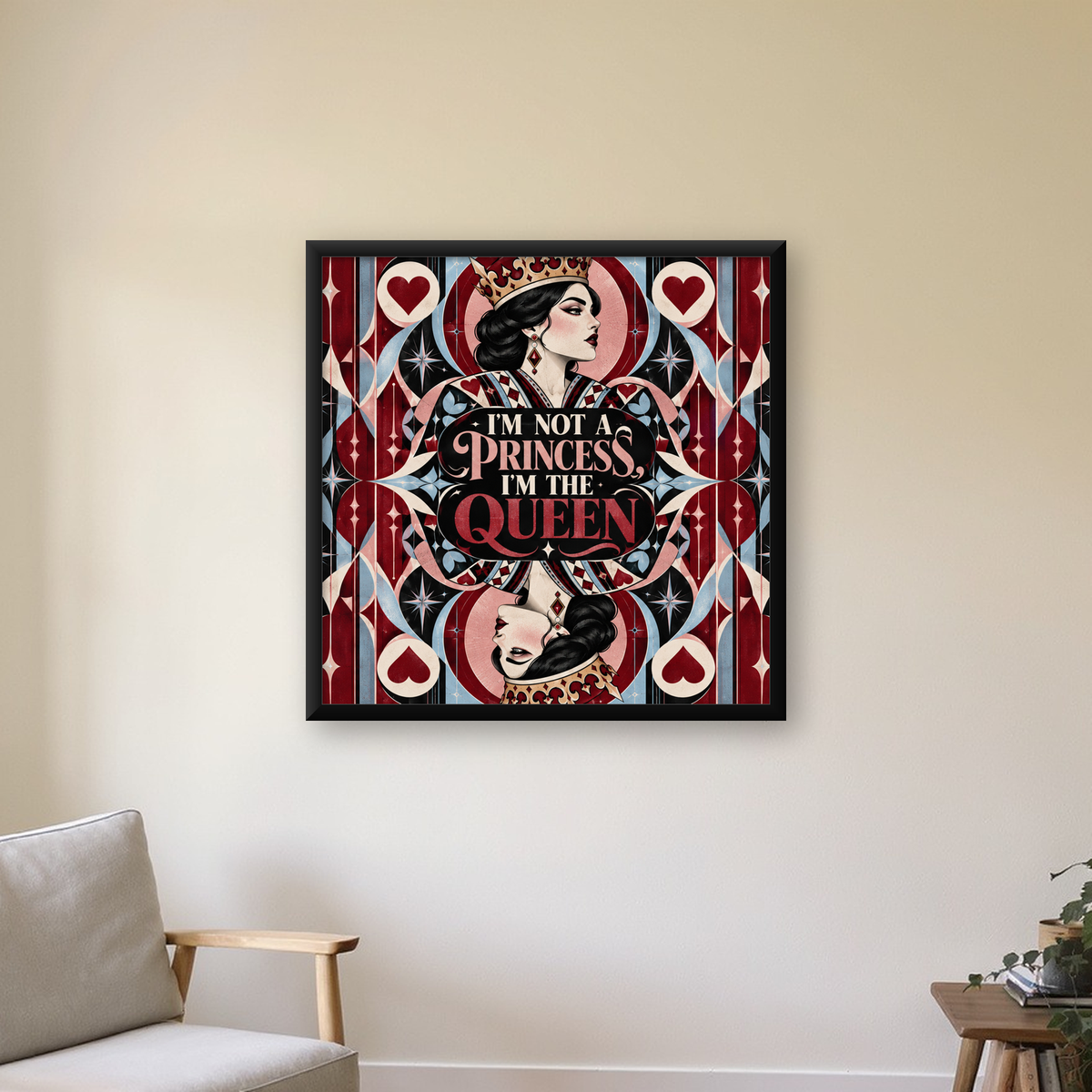 Kraliçe Portresi & Tipografi Vintage Poster: Güçlü ve Zarif Tasarım — Kare baskı, çerçeveli hâliyle bir ev duvarında
