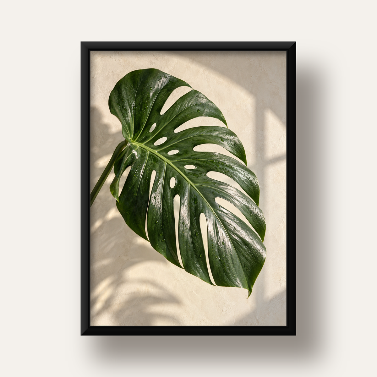 Monstera Yaprağı Close-Up Poster – Doğal ve Modern Duvar Dekoru — siyah derin çerçeveli