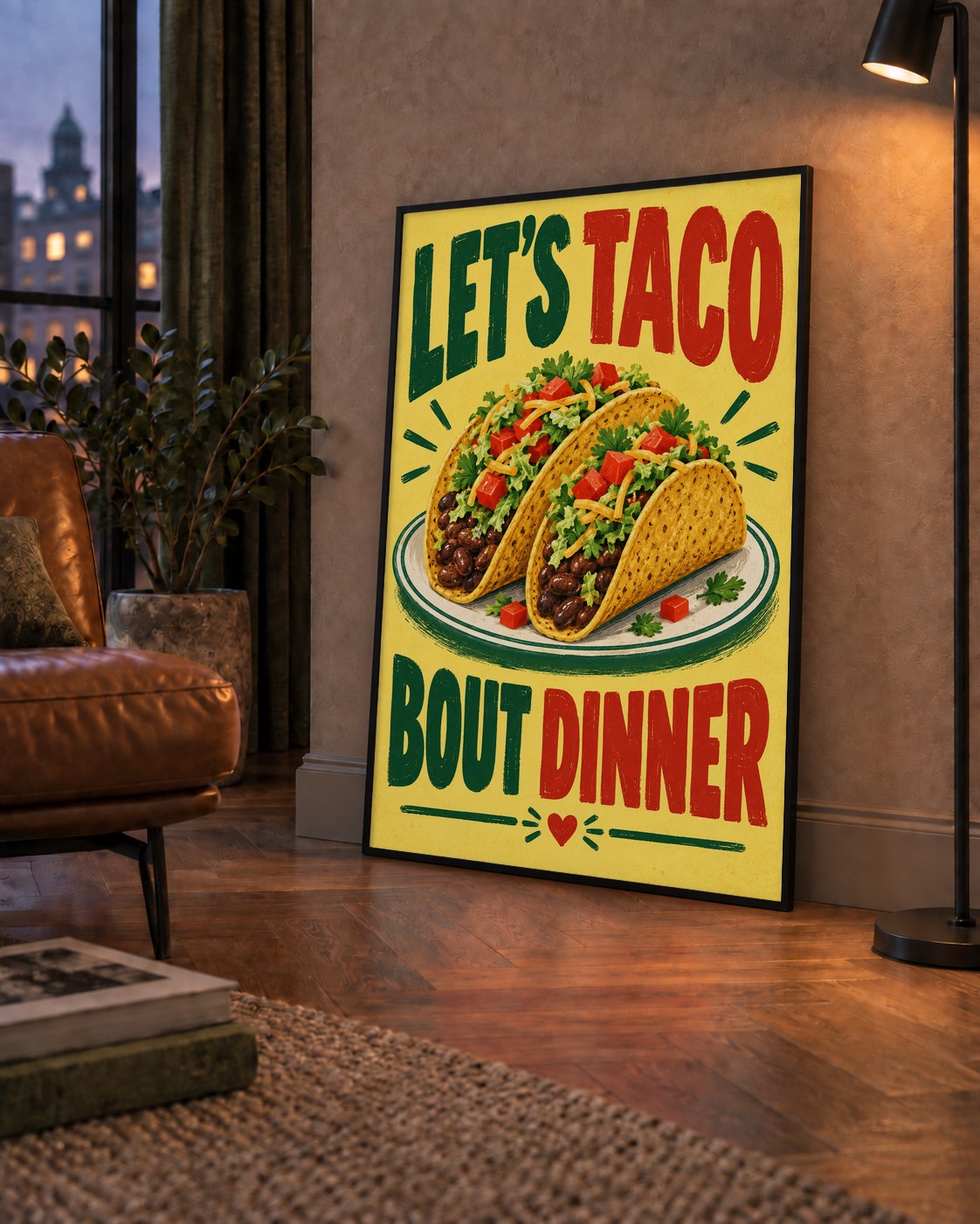 Renkli Taco İllüstrasyonlu Eğlenceli Akşam Yemeği Posteri — çerçeveli hâliyle bir ev duvarında
