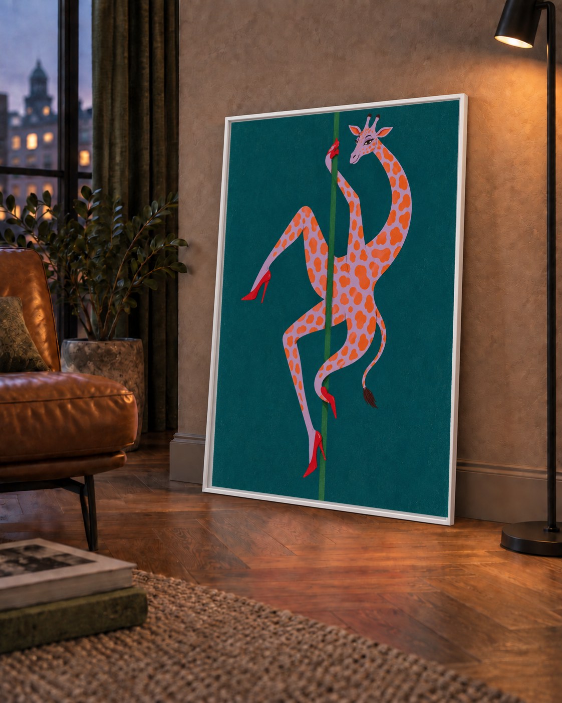 Direkte Dans Eden Zürafa Mizahi Sanat Poster — çerçeveli hâliyle bir ev duvarında