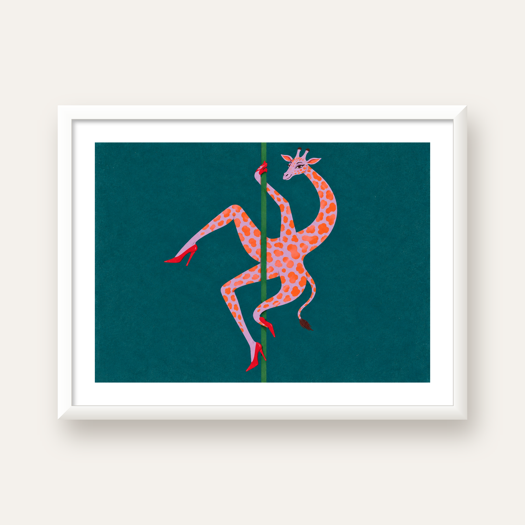 Direkte Dans Eden Zürafa Mizahi Sanat Poster — beyaz çerçeveli yatay poster