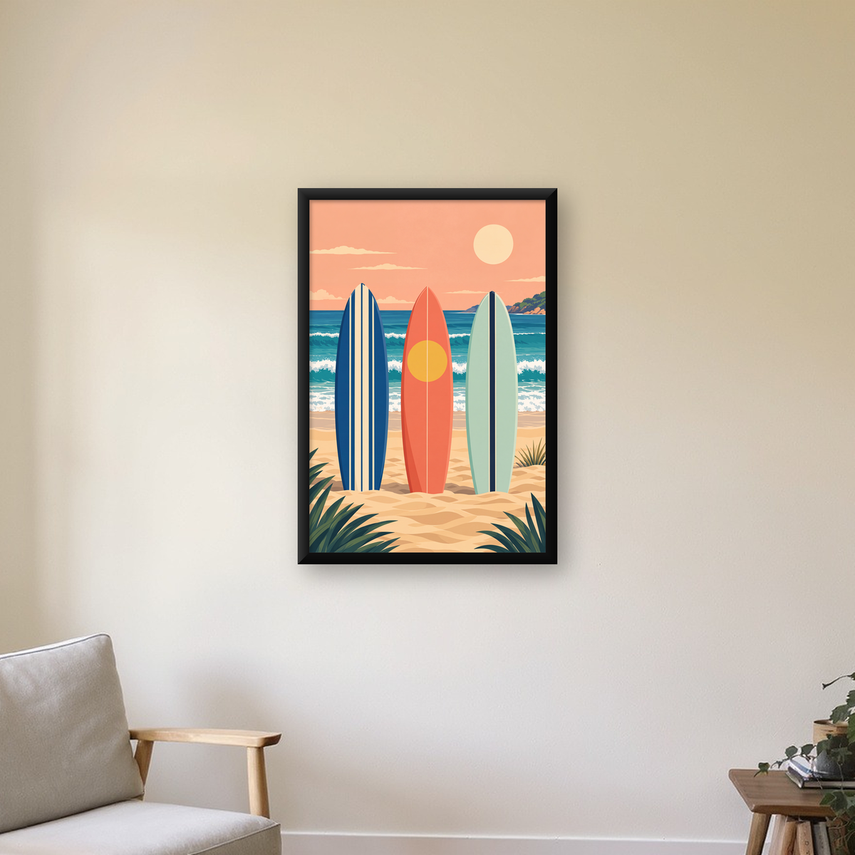 Retro Sörf Tahtaları ve Plaj Dijital Poster Baskı — çerçeveli hâliyle bir ev duvarında