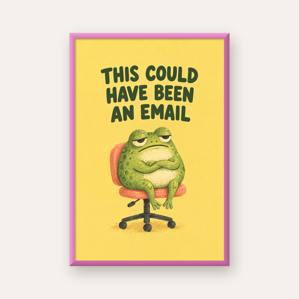 Esprili Ofis Kurbağası Poster – Mizahi Duvar Dekoru — pembe çerçeveli