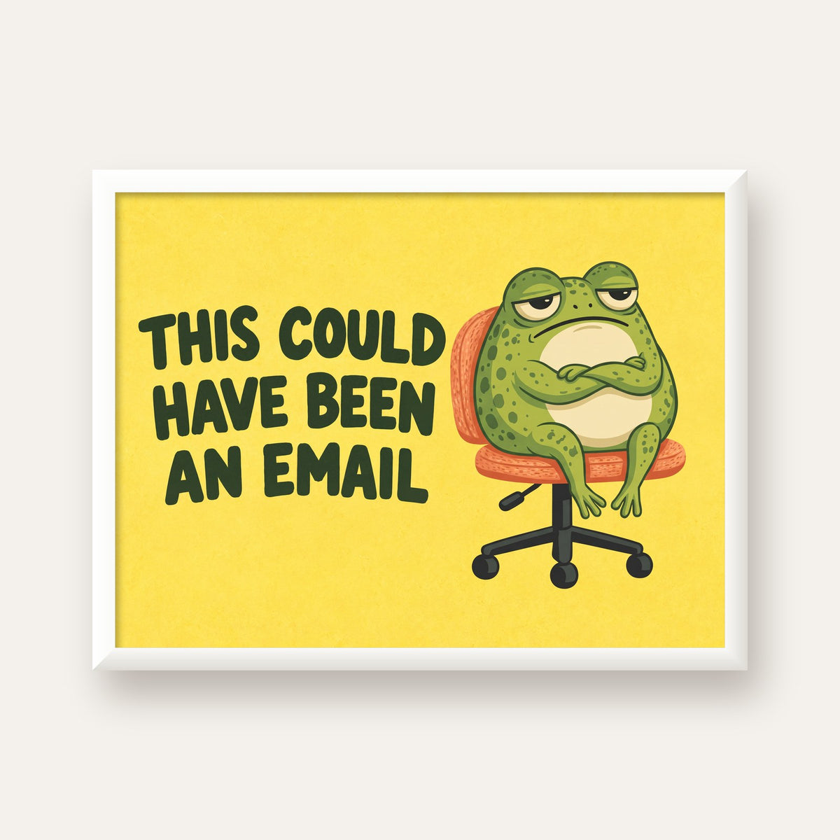 Esprili Ofis Kurbağası Poster – Mizahi Duvar Dekoru — beyaz çerçeveli yatay poster