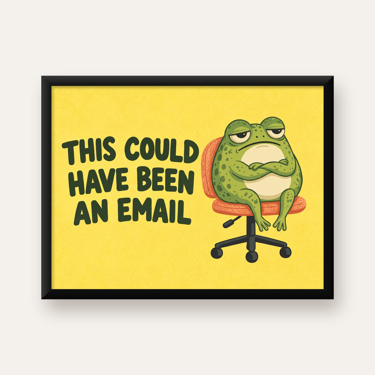 Esprili Ofis Kurbağası Poster – Mizahi Duvar Dekoru — Yatay baskı, düz siyah çerçeveli duvar posteri