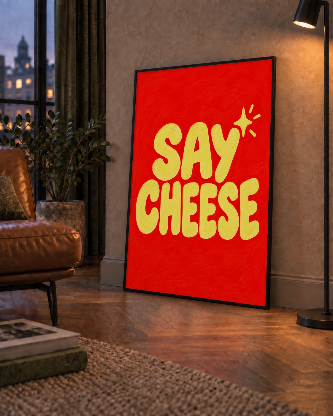 Say Cheese Neşeli Tipografi Poster – Renkli El Yazısı Dekoru — çerçeveli hâliyle bir ev duvarında