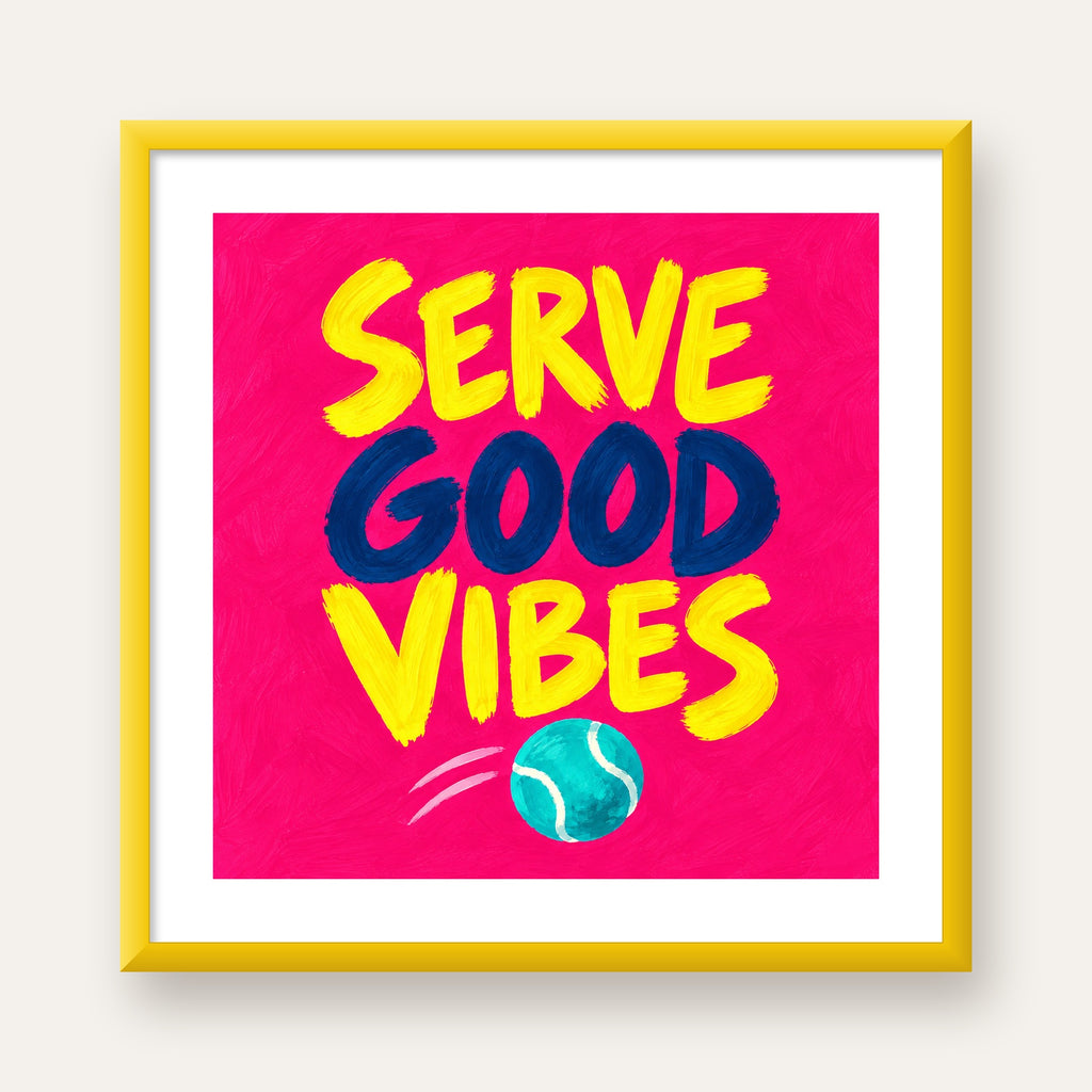 Serve Good Vibes – Tenis Temalı Motive Edici Renkli Poster — sarı çerçeveli paspartulu