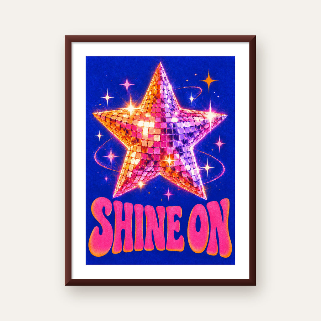 Shine On Disko Yıldızı Tipografi Posteri — ceviz çerçeveli paspartulu