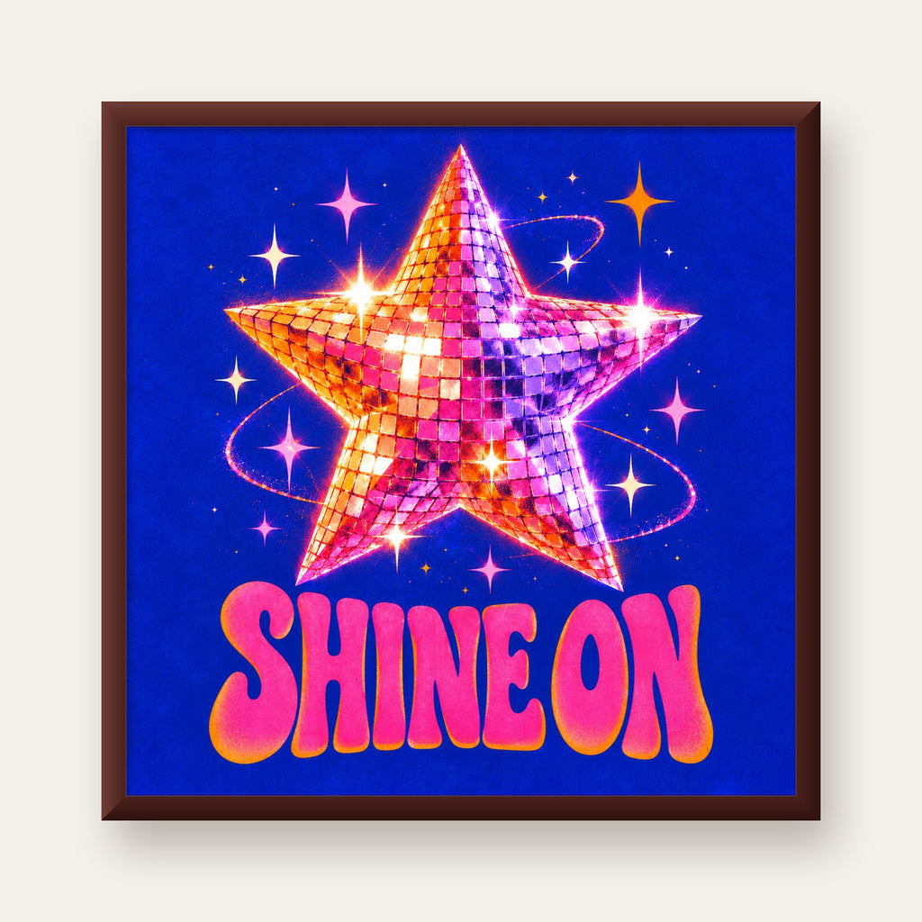 Shine On Disko Yıldızı Tipografi Posteri — ceviz çerçeveli