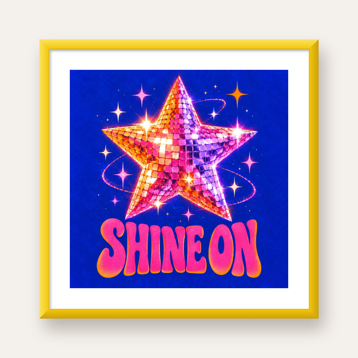 Shine On Disko Yıldızı Tipografi Posteri — sarı çerçeveli paspartulu
