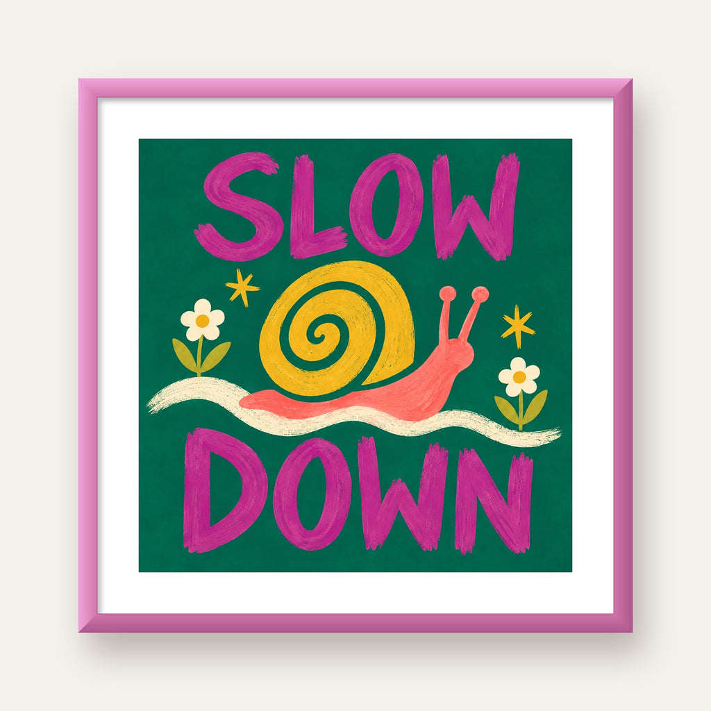 Slow Down Poster – Pastel Salyangoz ve Çiçekler Duvar Sanatı — pembe çerçeveli paspartulu