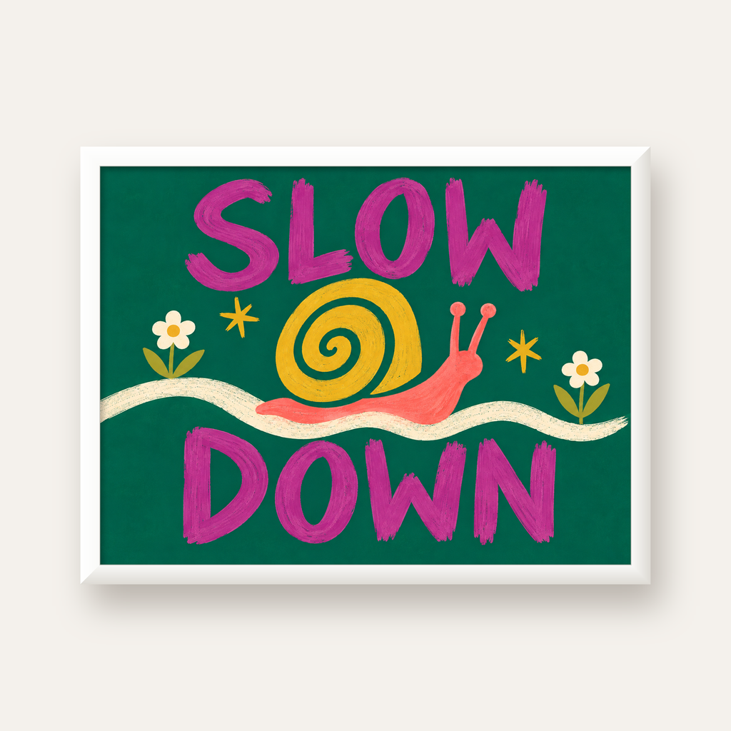 Slow Down Poster – Pastel Salyangoz ve Çiçekler Duvar Sanatı — beyaz çerçeveli yatay poster