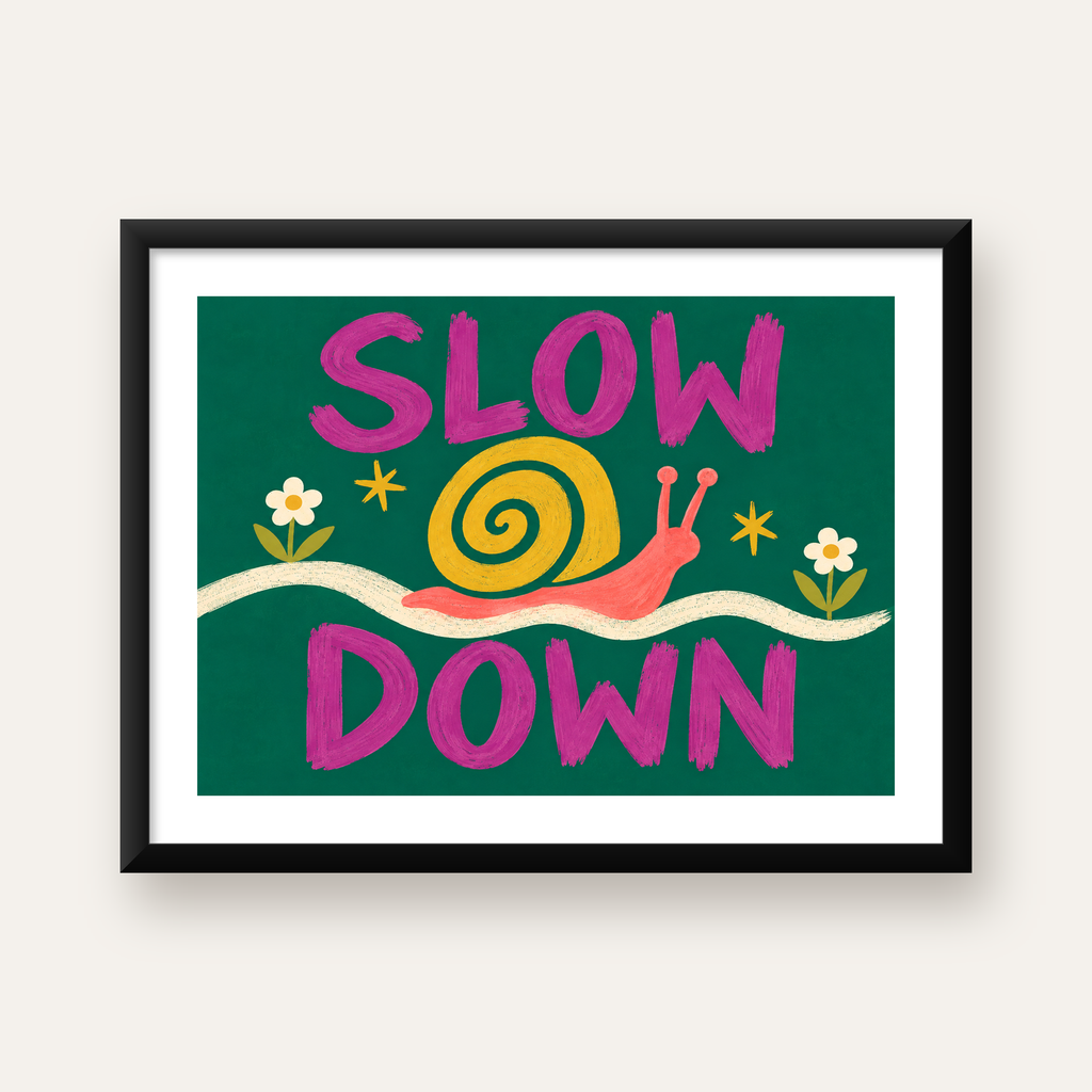 Slow Down Poster – Pastel Salyangoz ve Çiçekler Duvar Sanatı — Yatay baskı, beyaz paspartulu