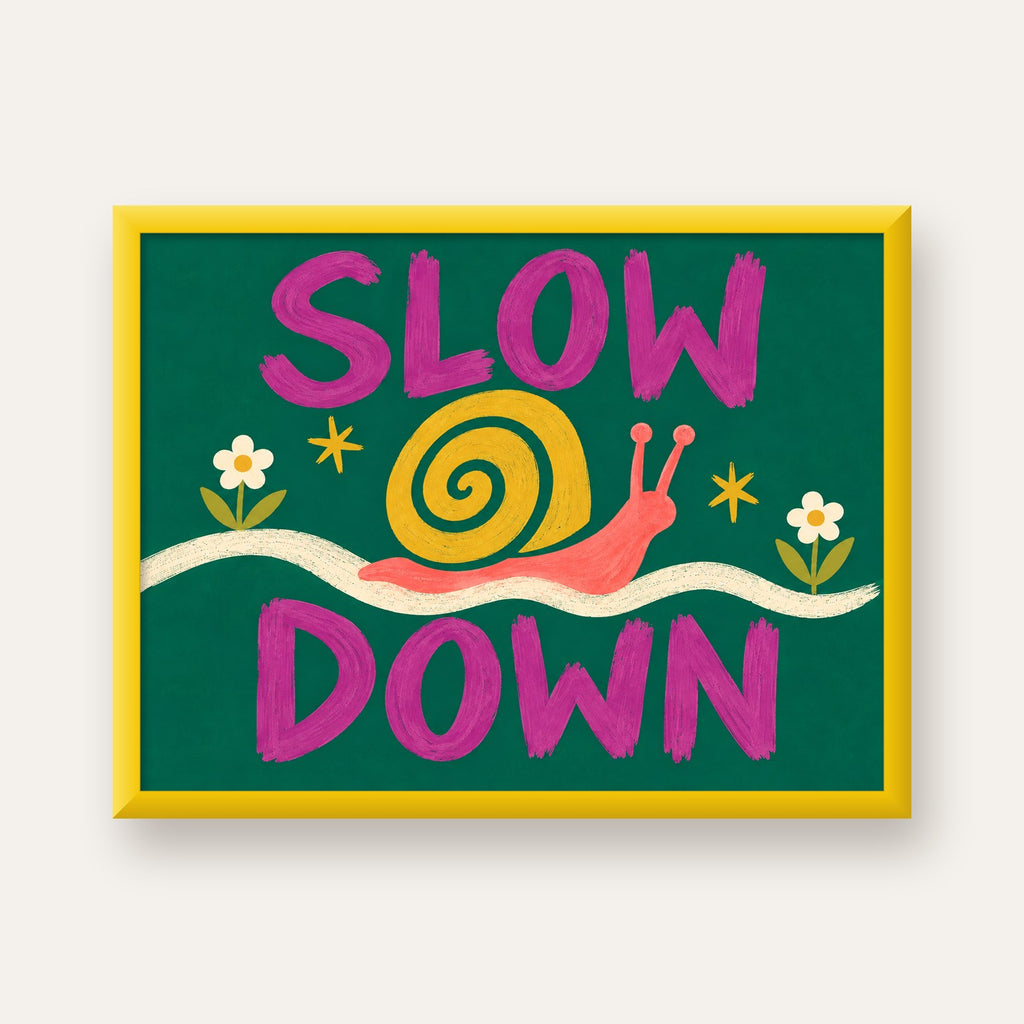 Slow Down Poster – Pastel Salyangoz ve Çiçekler Duvar Sanatı — sarı çerçeveli