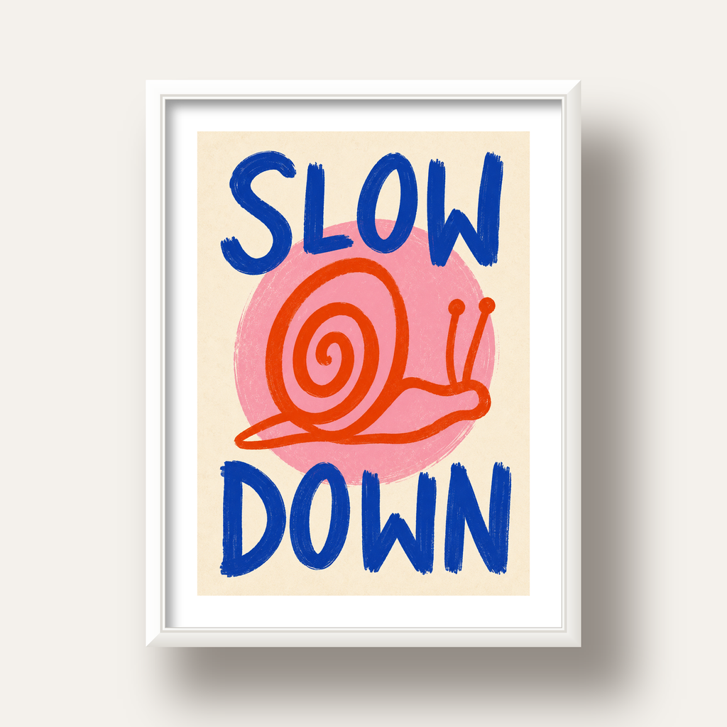 Slow Down Salyangoz Poster – Dijital El İllüstrasyonu — beyaz derin çerçeveli paspartulu