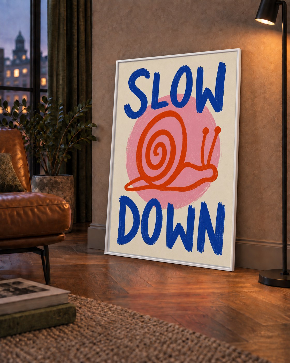 Slow Down Salyangoz Poster – Dijital El İllüstrasyonu — çerçeveli hâliyle bir ev duvarında