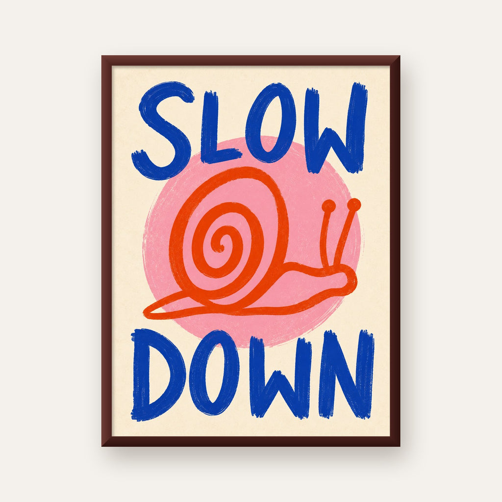 Slow Down Salyangoz Poster – Dijital El İllüstrasyonu — ceviz çerçeveli