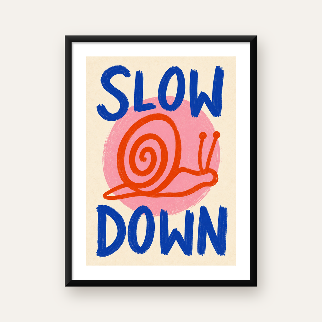 Slow Down Salyangoz Poster – Dijital El İllüstrasyonu — Dikey baskı, beyaz paspartulu