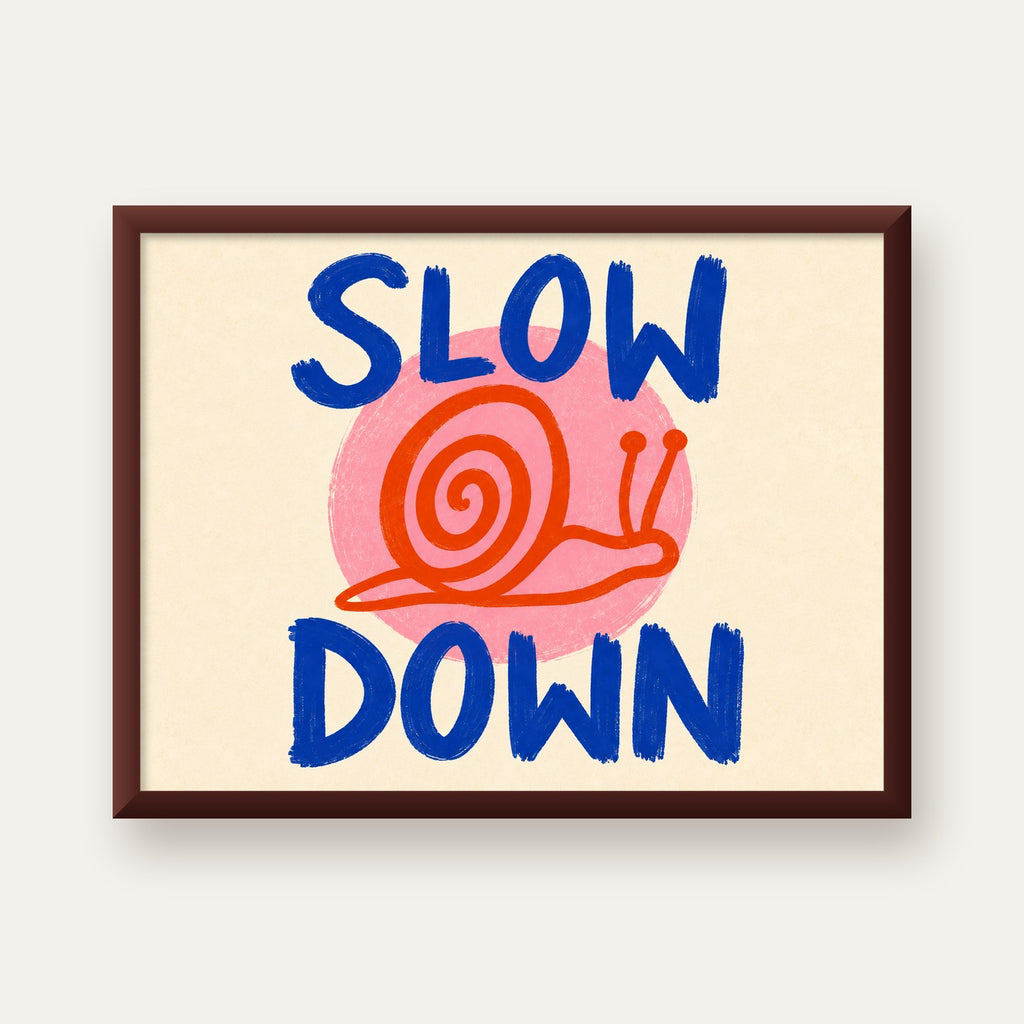 Slow Down Salyangoz Poster – Dijital El İllüstrasyonu — ceviz çerçeveli