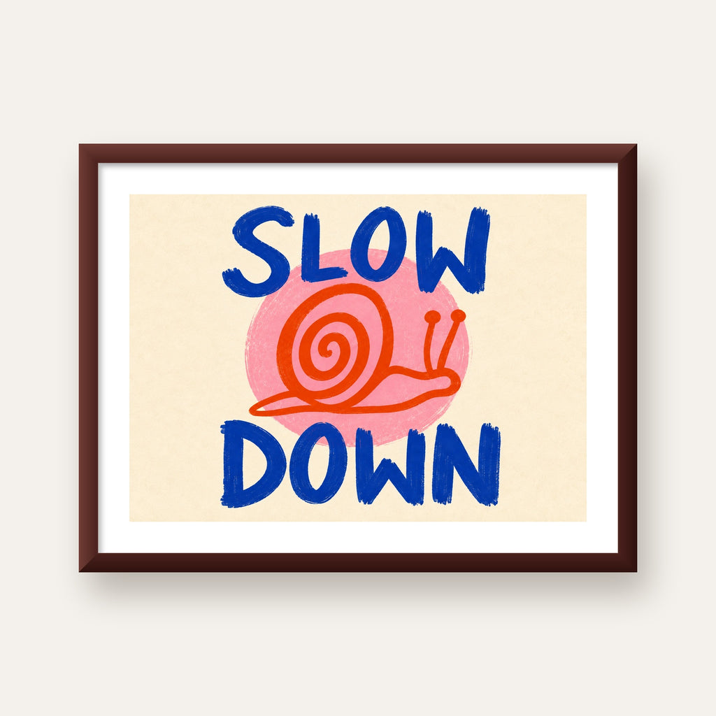 Slow Down Salyangoz Poster – Dijital El İllüstrasyonu — ceviz çerçeveli paspartulu