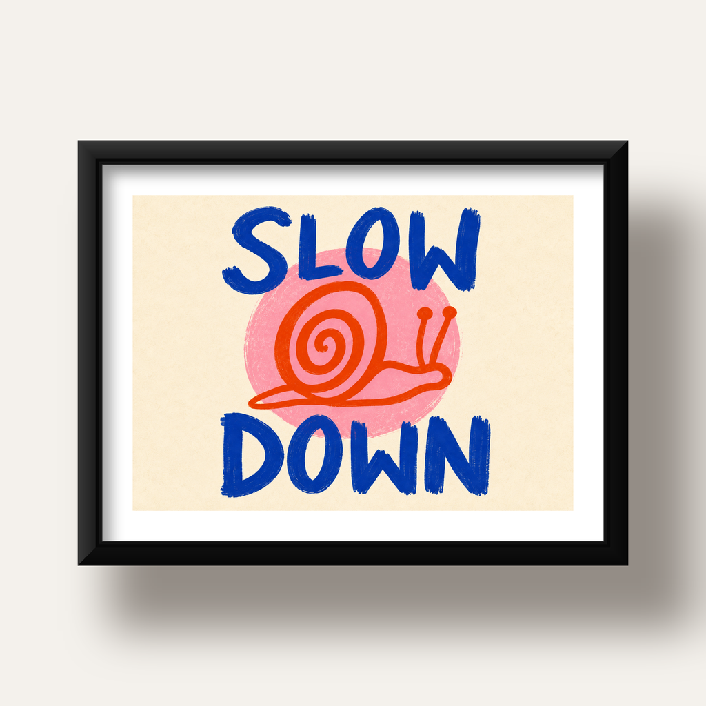 Slow Down Salyangoz Poster – Dijital El İllüstrasyonu — siyah derin çerçeveli paspartulu