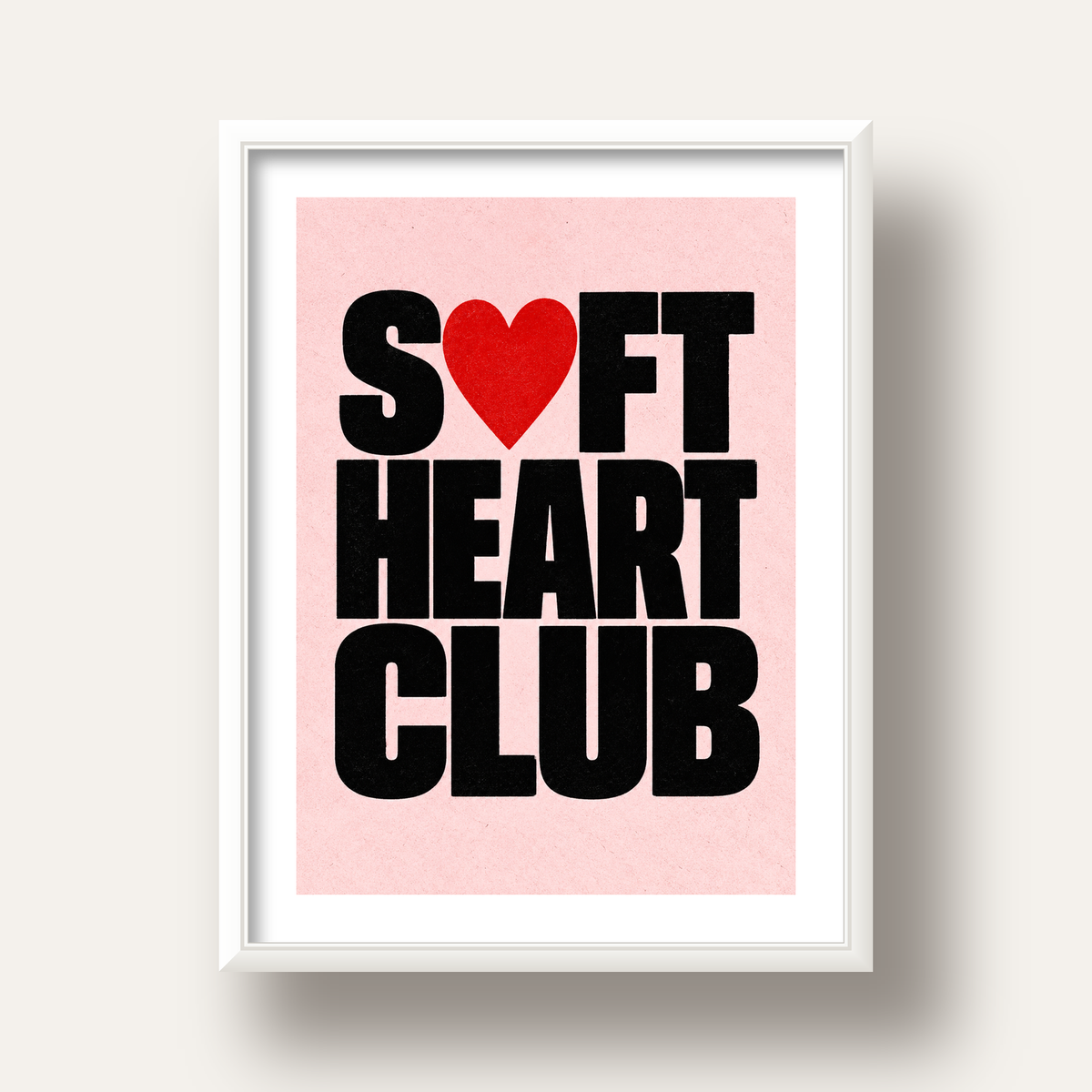 Soft Heart Club Tipografi ve Kalp İllüstrasyonlu Poster — beyaz derin çerçeveli paspartulu