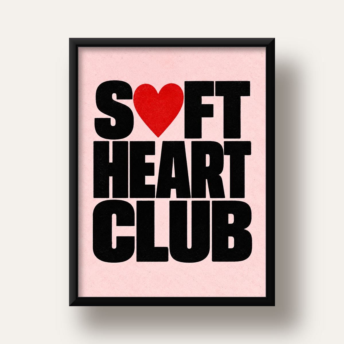 Soft Heart Club Tipografi ve Kalp İllüstrasyonlu Poster — siyah derin çerçeveli