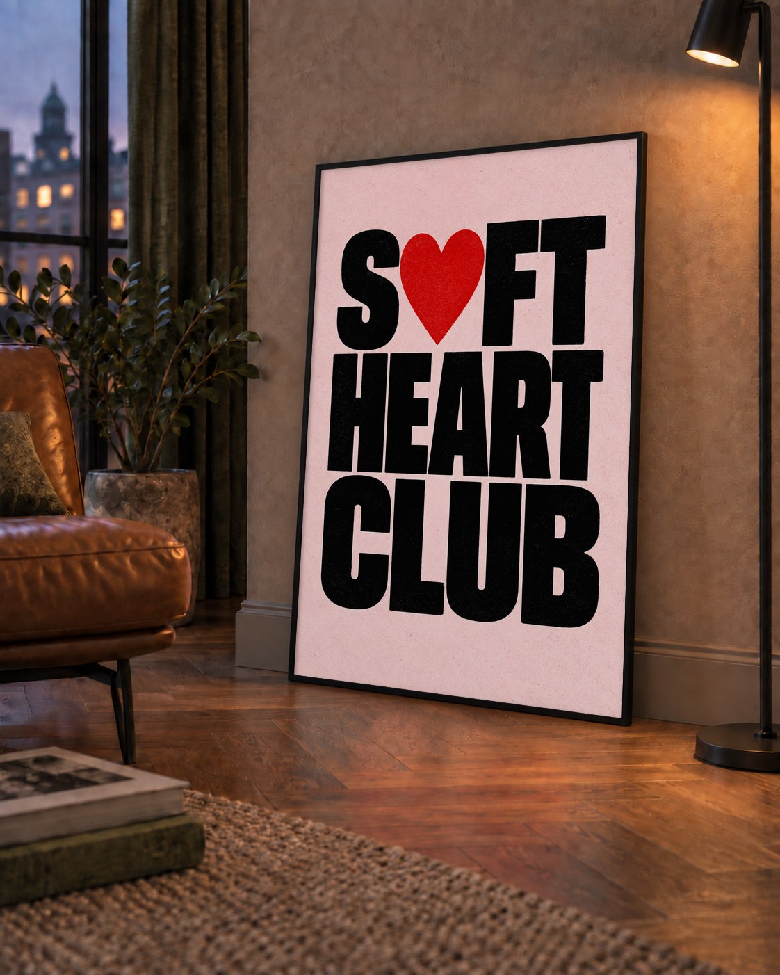 Soft Heart Club Tipografi ve Kalp İllüstrasyonlu Poster — çerçeveli hâliyle bir ev duvarında