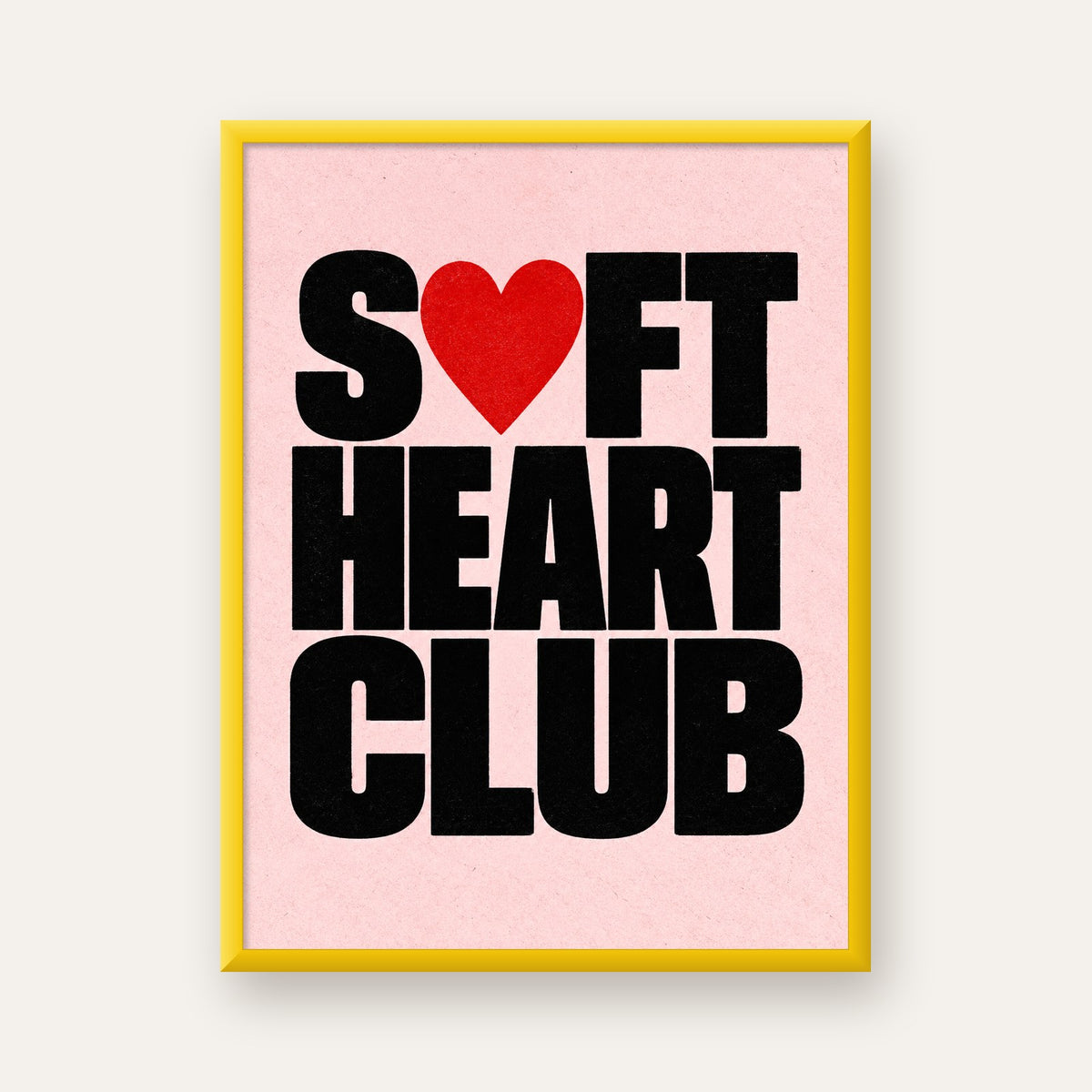 Soft Heart Club Tipografi ve Kalp İllüstrasyonlu Poster — sarı çerçeveli