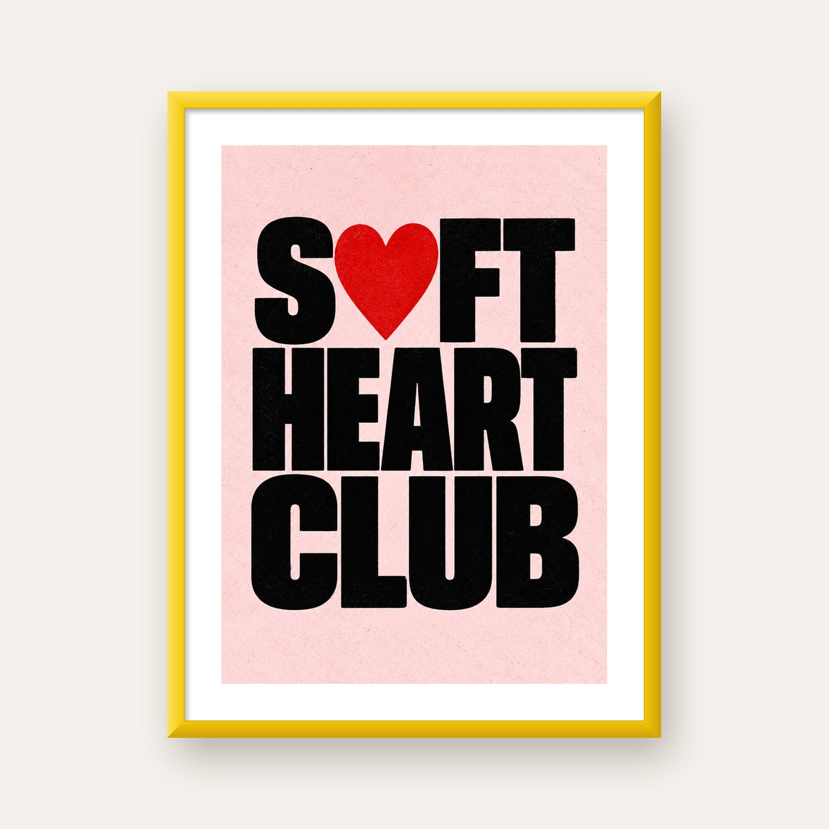 Soft Heart Club Tipografi ve Kalp İllüstrasyonlu Poster — sarı çerçeveli paspartulu
