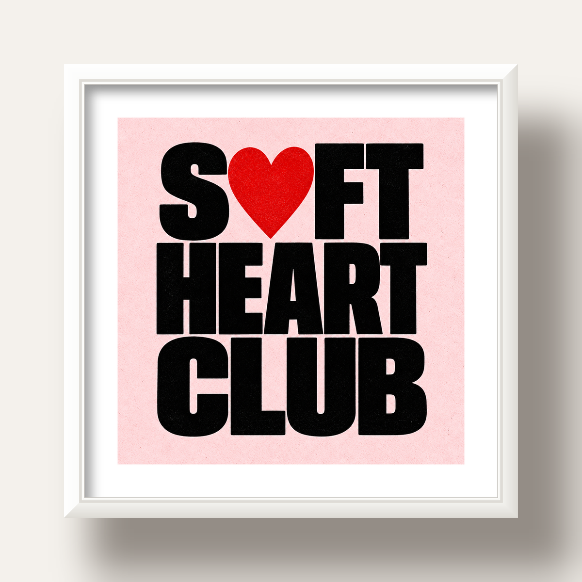 Soft Heart Club Tipografi ve Kalp İllüstrasyonlu Poster — beyaz derin çerçeveli paspartulu