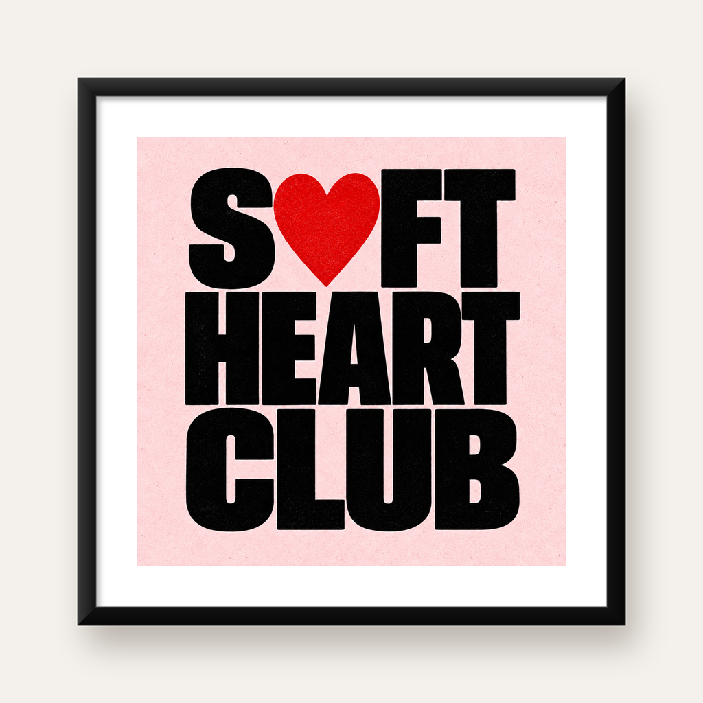 Soft Heart Club Tipografi ve Kalp İllüstrasyonlu Poster — Kare baskı, beyaz kenar boşluklu
