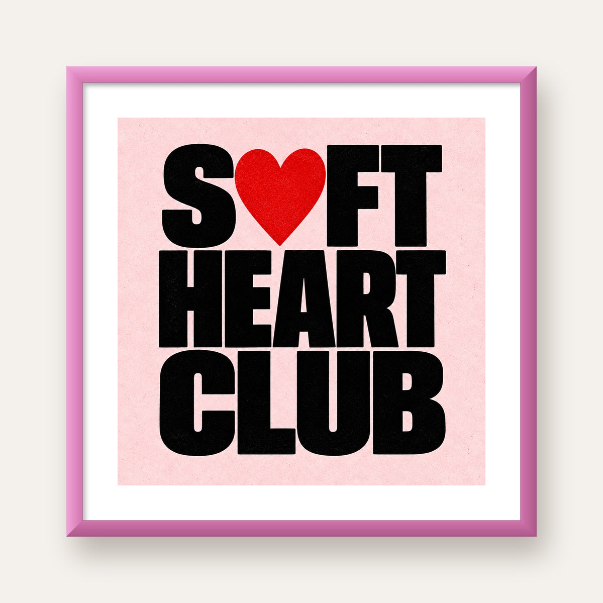 Soft Heart Club Tipografi ve Kalp İllüstrasyonlu Poster — pembe çerçeveli paspartulu
