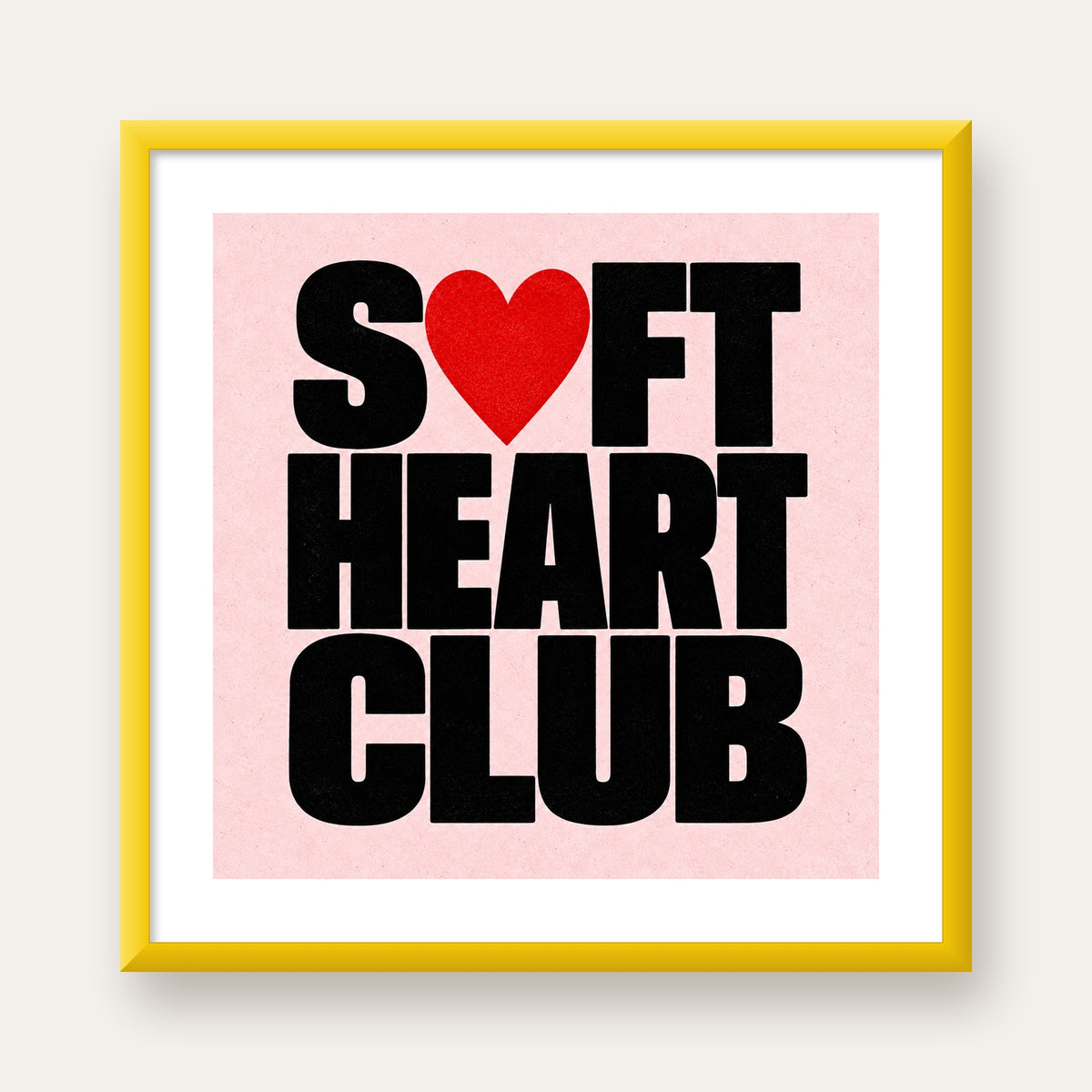 Soft Heart Club Tipografi ve Kalp İllüstrasyonlu Poster — sarı çerçeveli paspartulu