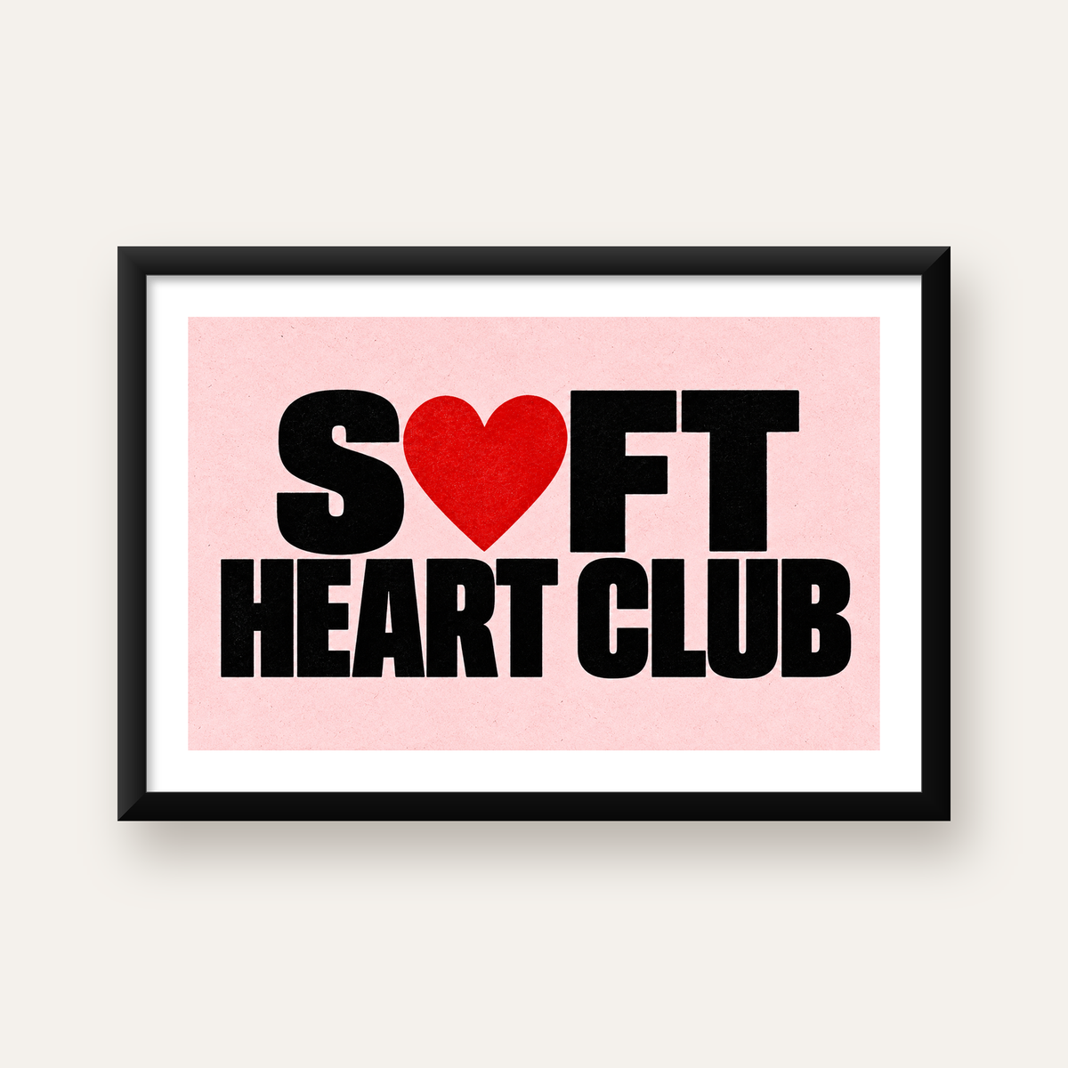 Soft Heart Club Tipografi ve Kalp İllüstrasyonlu Poster — Yatay baskı, beyaz kenar boşluklu