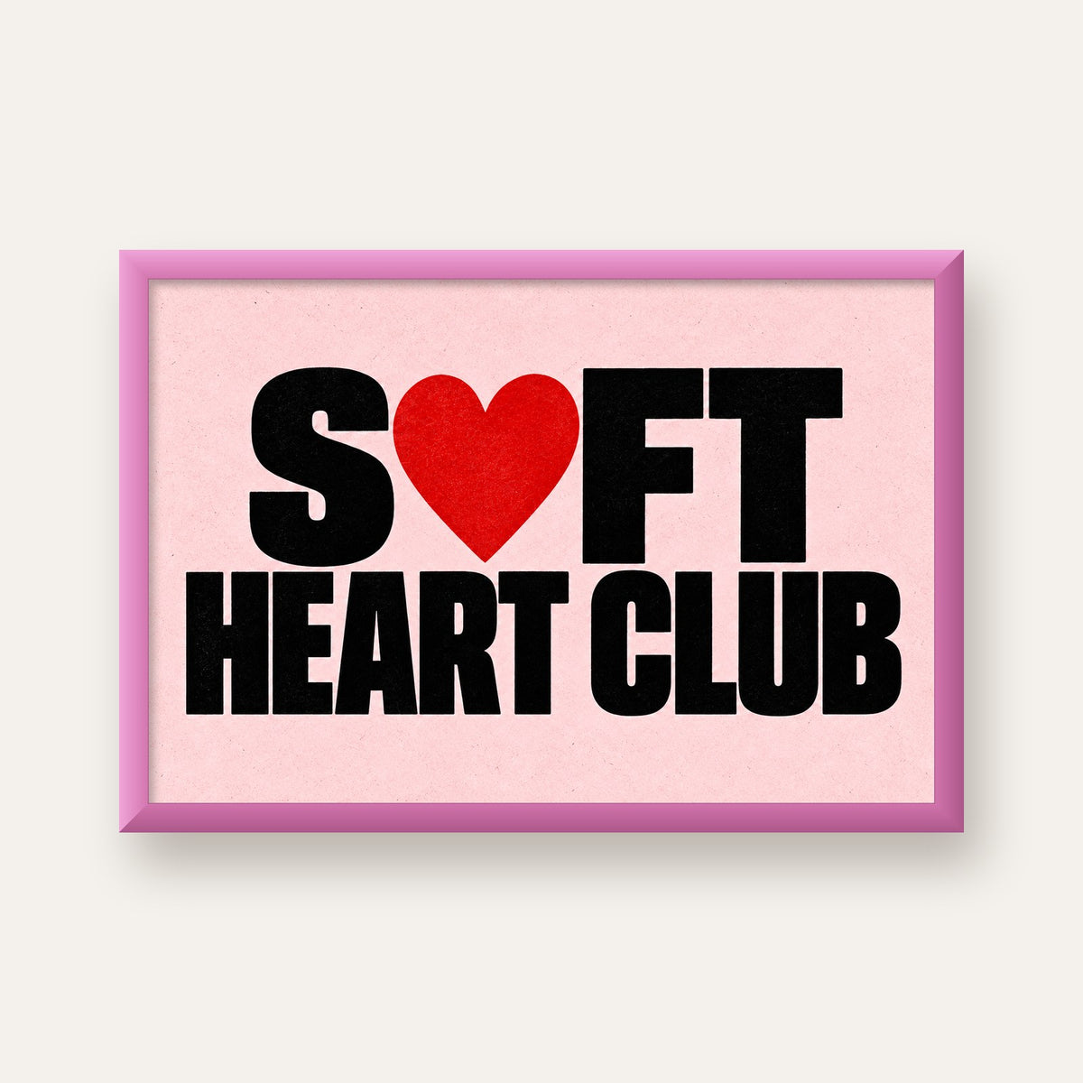 Soft Heart Club Tipografi ve Kalp İllüstrasyonlu Poster — pembe çerçeveli