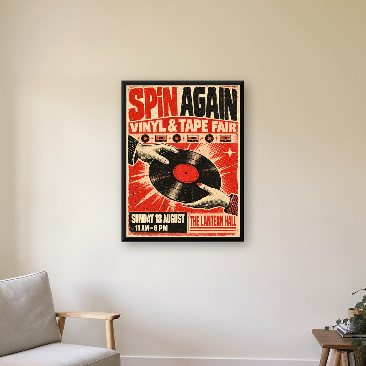 Retro Plak ve Kaset Fuarı Poster – Çizgi Roman Stili Baskı — Dikey baskı, çerçeveli hâliyle bir ev duvarında