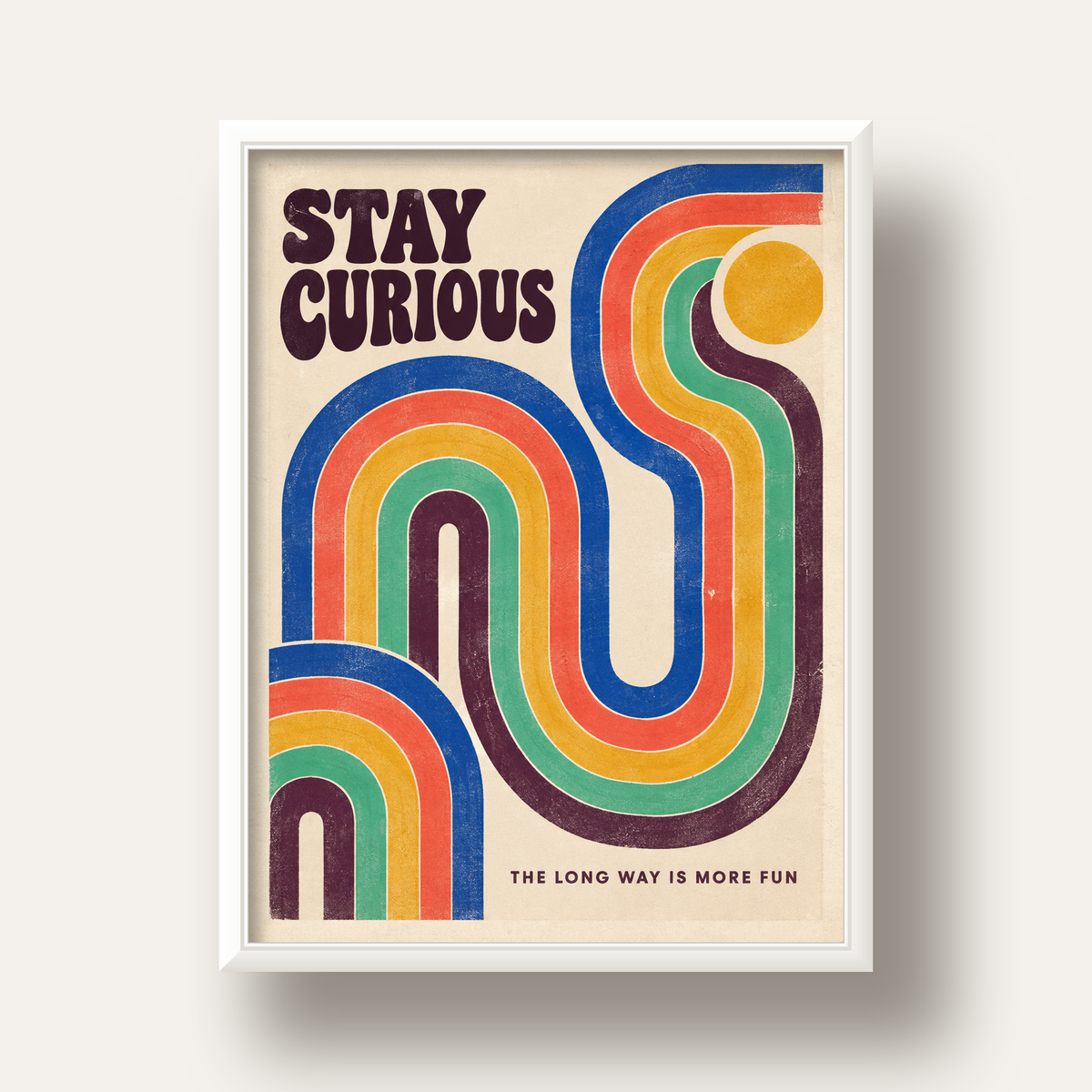 Retro Soyut Desenli Motivasyon Poster: Stay Curious — beyaz derin çerçeveli
