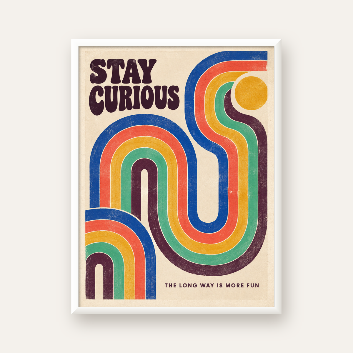Retro Soyut Desenli Motivasyon Poster: Stay Curious — beyaz çerçeveli dikey poster