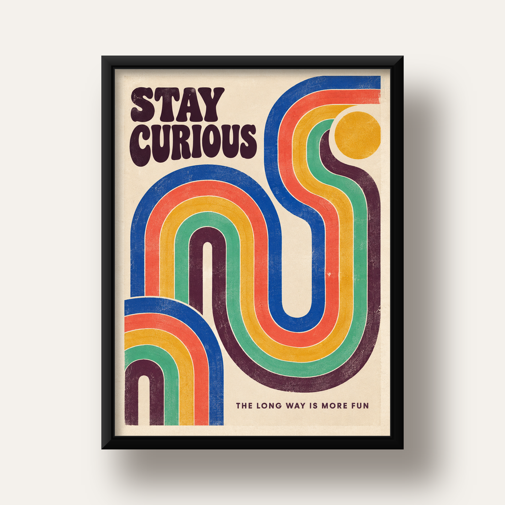 Retro Soyut Desenli Motivasyon Poster: Stay Curious — siyah derin çerçeveli